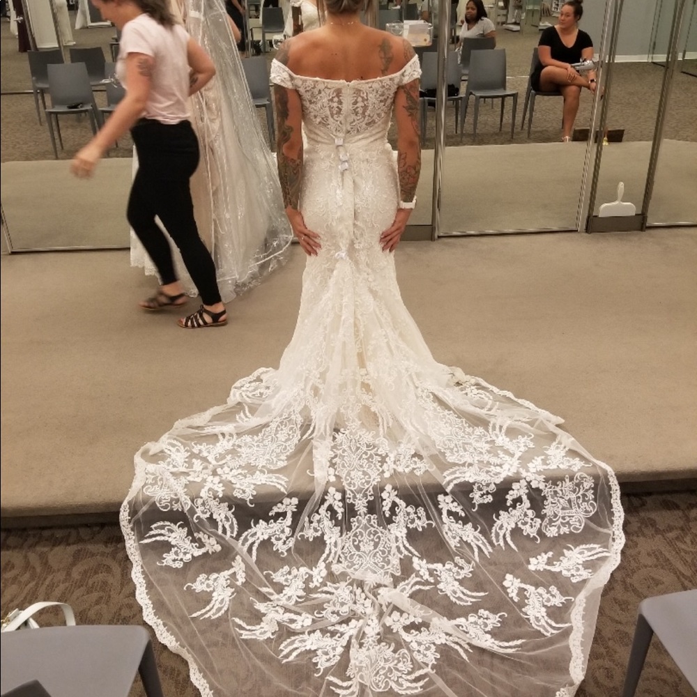 New Oleg Cassini cathedral wedding gown Sz 12